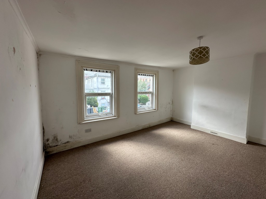 Lot: 114 - TWO-BEDROOM TERRACE HOUSE FOR IMPROVEMENT - Main Bedroom